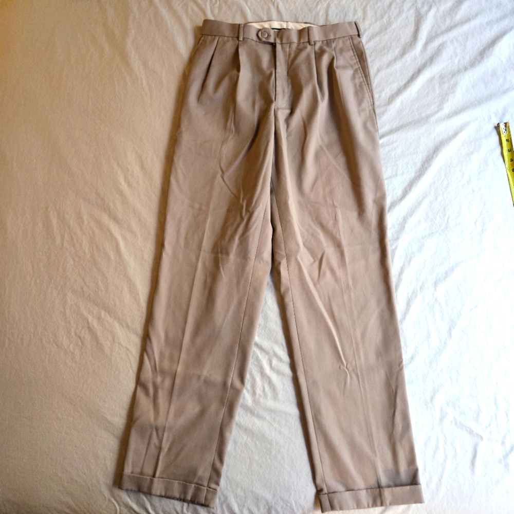 Munsingwear Men's Tan Dress Pants 34 x 34 Pleat Front Cuffed Leg Poly Blend
